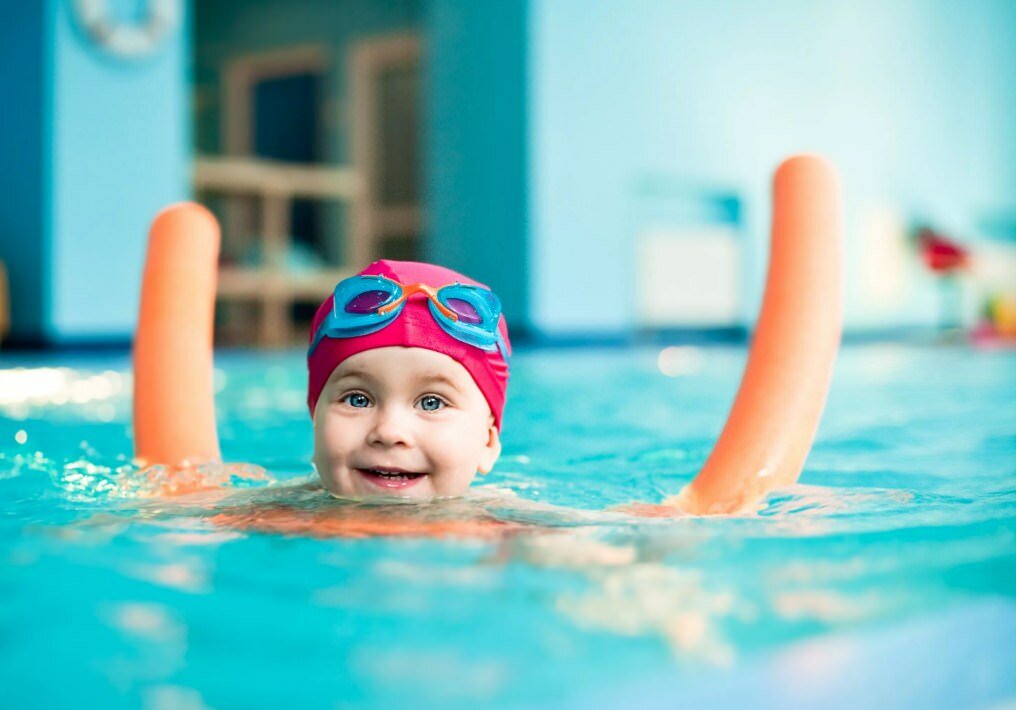 Для детей нужно делать температуру воды в бассейне выше, чем для взрослых 
